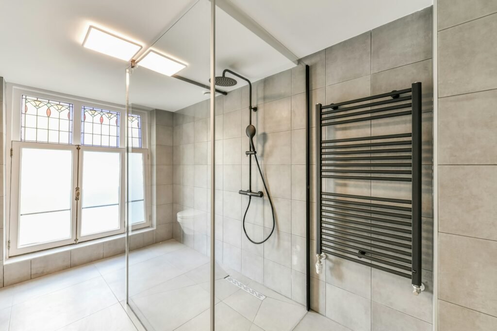 Modern shower stall